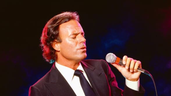 Qué se sabe sobre las acusaciones contra Julio Iglesias por agresiones sexuales