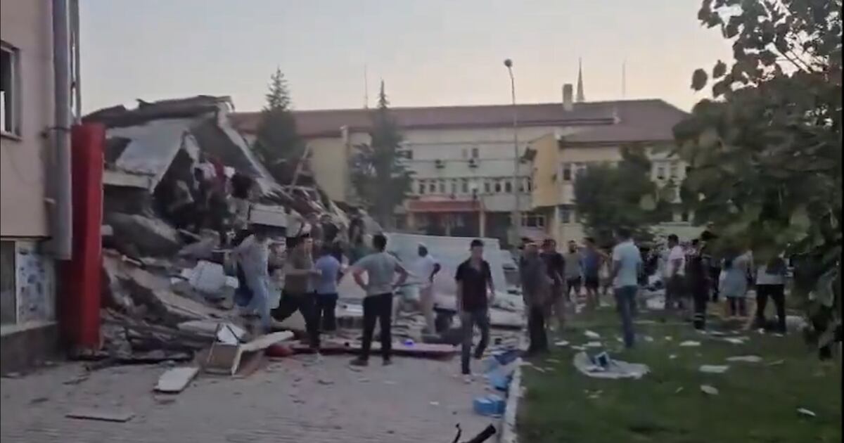 Seis meses después del sismo en el noroeste de Turquía: la reconstrucción entre sombras y debates