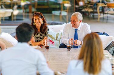 “Señores traje oscuro y señoras vestido corto”: el cóctel de Kast que reunirá a autoridades, cercanos y colaboradores