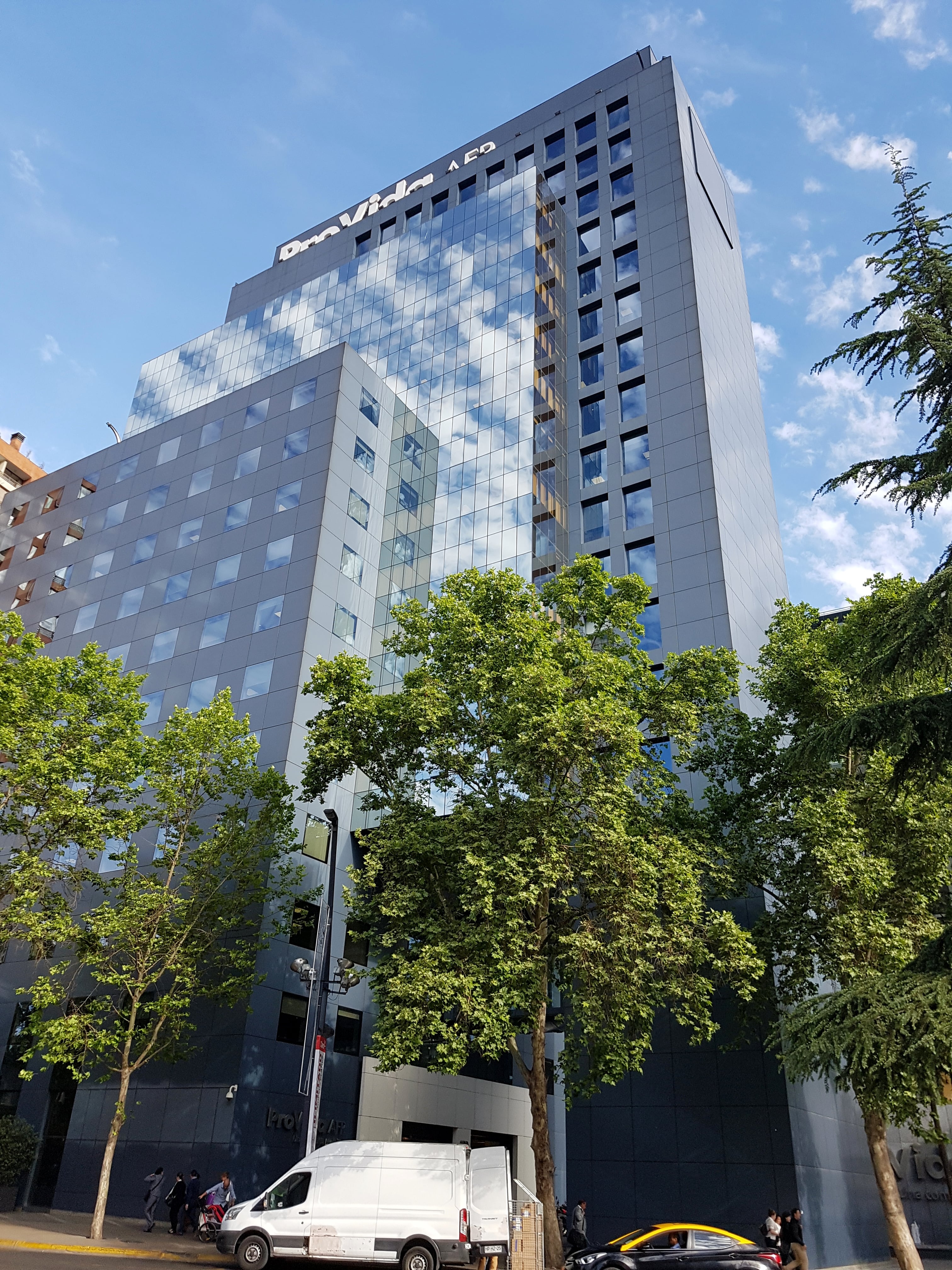 SMU compra edificio a AFP Provida para concentrar sus oficinas corporativas