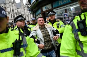 Tommy Robinson, el rostro de la extrema derecha británica que agita el rechazo contra los musulmanes