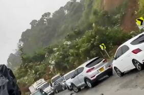 Así fue el impactante deslizamiento de tierra en una carretera en Colombia