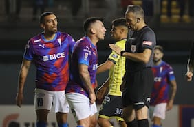 Las razones de la movilización de los árbitros que retrasó el partido entre la UC y San Luis