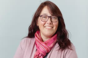 Columna de Jéssica Bastías: Celulares en el aula: ¿Los prohibimos o los utilizamos como aporte al aprendizaje?