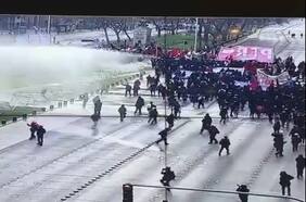 Romería al Cementerio General: Carabineros reporta desórdenes en el centro de Santiago