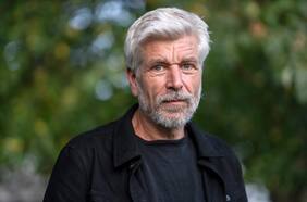 El regreso de Karl Ove Knausgård: una novela de ideas con preguntas sobre la muerte, la ciencia y la familia