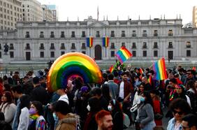 Más de 5 mil matrimonios entre personas del mismo sexo se han registrado en Chile desde que entró en vigencia la ley