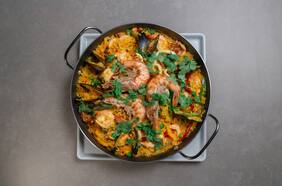 Todo lo que debes saber (y tener) para hacer una buena paella en casa