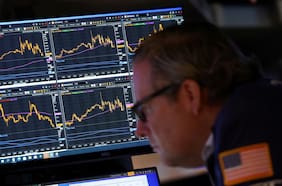 Mercados mundiales sucumben ante renovados temores por burbuja en IA y a la espera de los resultados de Nvidia