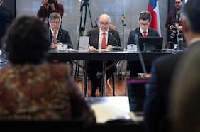 Ley de Presupuestos: Quiroz enfrenta tenso inicio de discusión y oposición presiona por aplazar vigencia de megarreforma