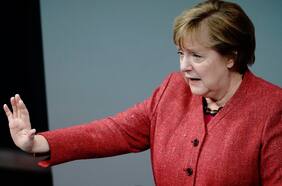 La receta de Merkel para combatir el Covid: cierre de comercio y clases online después de Navidad