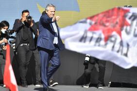 Fernández lidera manifestación oficialista y da inicio a “segunda etapa” de su gobierno tras derrota en legislativas