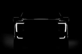 Entre penumbras, Ford nos adelanta la primera imagen de la F-150 2021