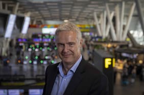 CEO de Nuevo Pudahuel explica los factores que empujan el tráfico aéreo de pasajeros a la baja