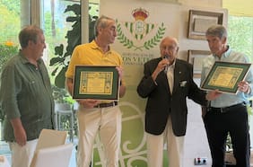 Compartió un almuerzo junto a los fanáticos: Manuel Pellegrini es homenajeado por la Agrupación de Béticos Veteranos