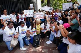 Familias de opositores detenidos en protestas tras elecciones piden a Maduro “medida de gracia” para su liberación
