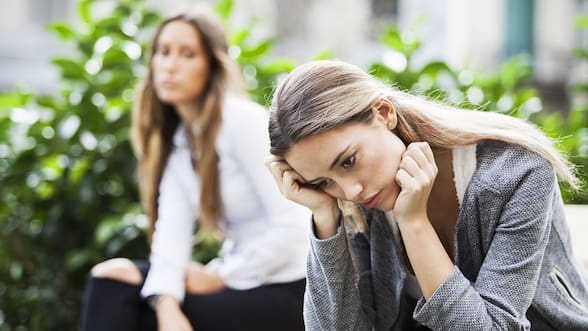 6 señales de alerta de que tienes una amistad tóxica y qué hacer al respecto, según una especialista