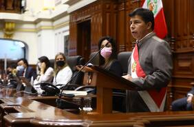 Orden de detención contra sobrinos golpea a presidente peruano en medio de debate de moción de vacancia