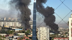 Incendio en distribuidora de neumáticos en San Miguel provoca densa nube de humo visible en distintas comunas de la RM