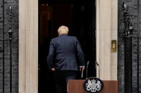 Downing Street suma una nueva salida por la puerta de atrás con la dimisión de Johnson