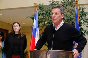 Nueva polémica : Cámara suspende tensa sesión luego de dichos de De la Carrera contra diputada Schneider