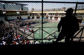 Expulsiones, penalizar los “pelotazos” y una nueva cautelar: las iniciativas del Ejecutivo para mejorar la seguridad en cárceles