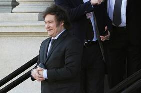 Bolsa argentina se desploma por tomas de utilidades en medio de visita de Milei a Estados Unidos