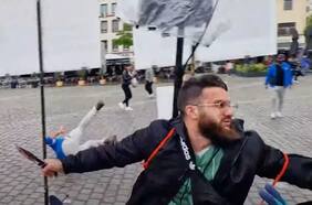 La policía alemana dispara y hiere a un hombre que atacó una manifestación de extrema derecha