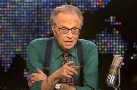 Larry King, legendario periodista de 87 años, permanece internado por Covid-19