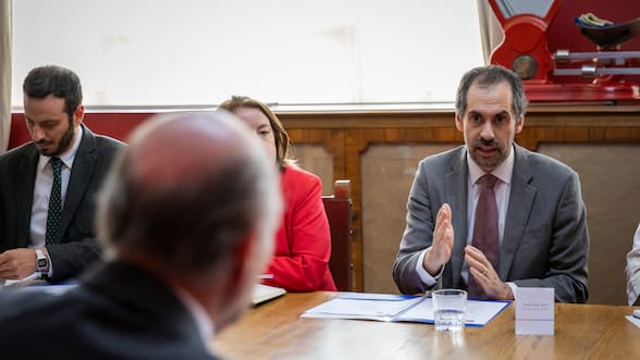 “No tiene errores de cálculo”: Grau rechaza acusación de Quiroz por inconsistencias en deuda pública y defiende proyecciones del gobierno de Boric
