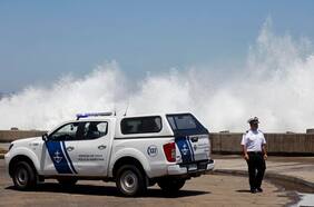 Socavones, daños y cierres preventivos: Senapred reporta consecuencias de las marejadas anormales en el borde costero