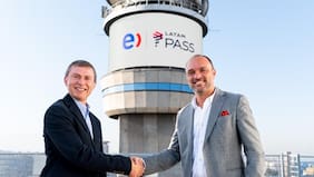 Latam y Entel anuncian alianza para su programa de millas para pasajeros frecuentes