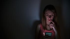 Deepfakes, desinformación y acoso: la violencia digital que alarma a expertos y desafía la ley chilena