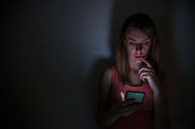 Deepfakes, desinformación y acoso: la violencia digital que alarma a expertos y desafía la ley chilena