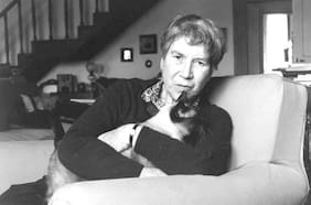 Natalia Ginzburg y “Las palabras de la noche”: cuando el fascismo se filtra en lo cotidiano