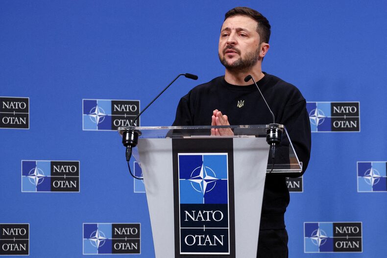 Volodymyr Zelensky durante una conferencia de prensa en Bruselas. Foto: Reuters.