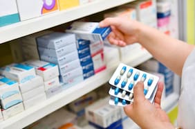 Federación Chilena de Enfermedades Raras entrega carta a ministra Aguilera denunciando dificultad de acceso a medicamentos