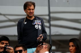 Fiscalía pide formalizar a Aníbal Mosa y nueve jugadores de Colo Colo por el caso de licencias irregulares