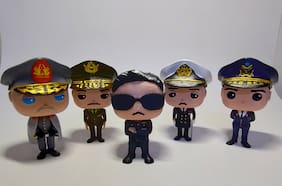 Funkos, botellas de vino y medallas: la otra polémica de los 50 años del Golpe que llevó al alcalde de La Reina a aludir al Presidente Boric