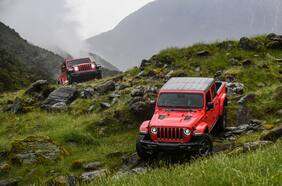 Jeep Gladiator: pick-up on the rocks