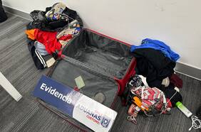 Venía en maleta con doble fondo: incautan más de ocho kilos de éxtasis en aeropuerto de Santiago