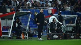 “Un hombre muerto en vida”: Crystal Palace de Darío Osorio baraja nombres para reemplazar al entrenador Pierre Sage