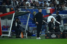 “Un hombre muerto en vida”: Crystal Palace de Darío Osorio baraja nombres para reemplazar al entrenador Pierre Sage