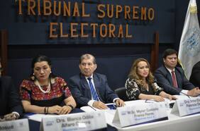 Guatemala: allanan sede de Tribunal Supremo Electoral tras suspensión de partido de candidato