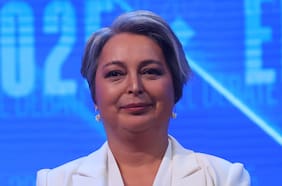 Asesor económico de Jara explica propuesta para “reducir las cuentas de la luz en un 20%”