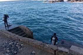 Adolescente desaparece en el mar tras lanzarse piqueros en playa Las Torpederas de Valparaíso