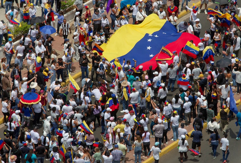 Anti-Maduro protests spread as Venezuelan opposition claims he stole votes, in Maracaibo