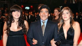 “Había negocios”: hija de Diego Maradona acusa plan del entorno que lo custodiaba para matar al astro argentino