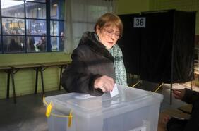 Bachelet tras votar en La Reina: “Voy apoyar al candidato electo durante el periodo de campaña”.
