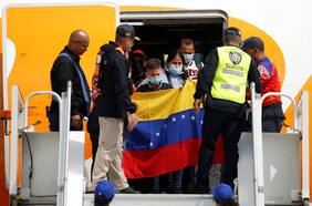 Regresan a Venezuela 186 migrantes deportados por Estados Unidos